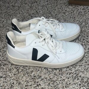 Veja Men's Classic White and Black Sneakers